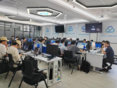与工程师共话AI 我校开展华为云HCSD校园行活动，聚焦计算机技术开发